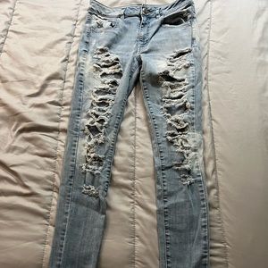 AMERICAN EAGLE RIPPED JEANS